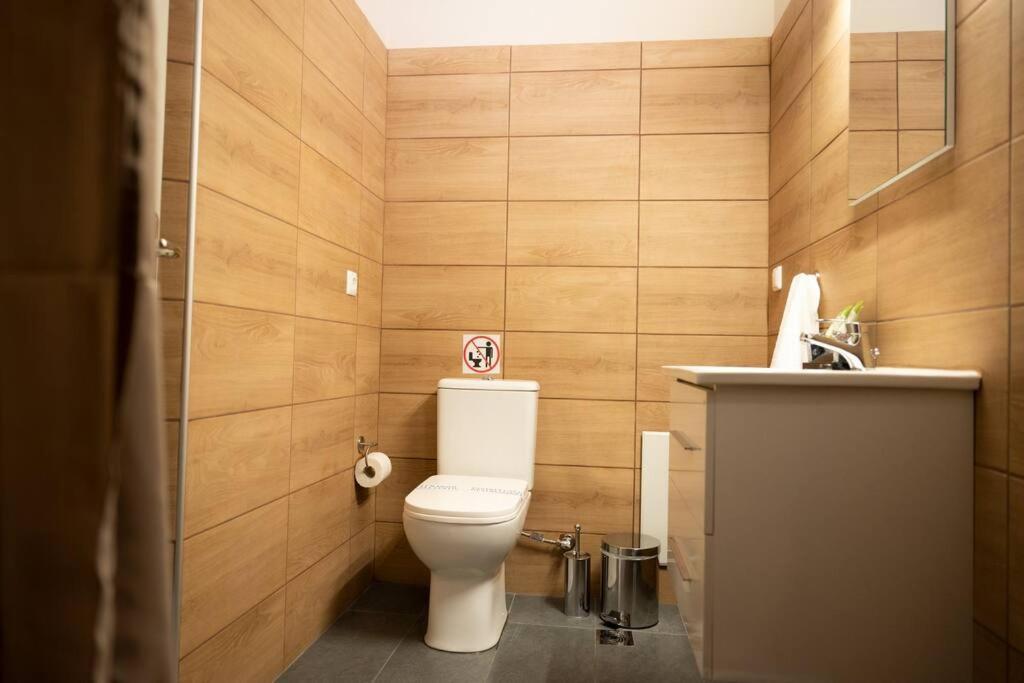 Anesis Airport Rooms 102 Коропион Екстериор снимка