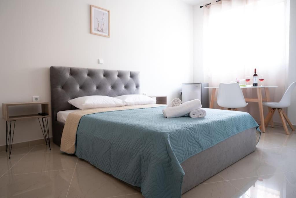 Anesis Airport Rooms 102 Коропион Екстериор снимка