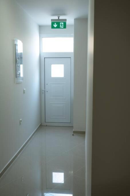Anesis Airport Rooms 102 Коропион Екстериор снимка